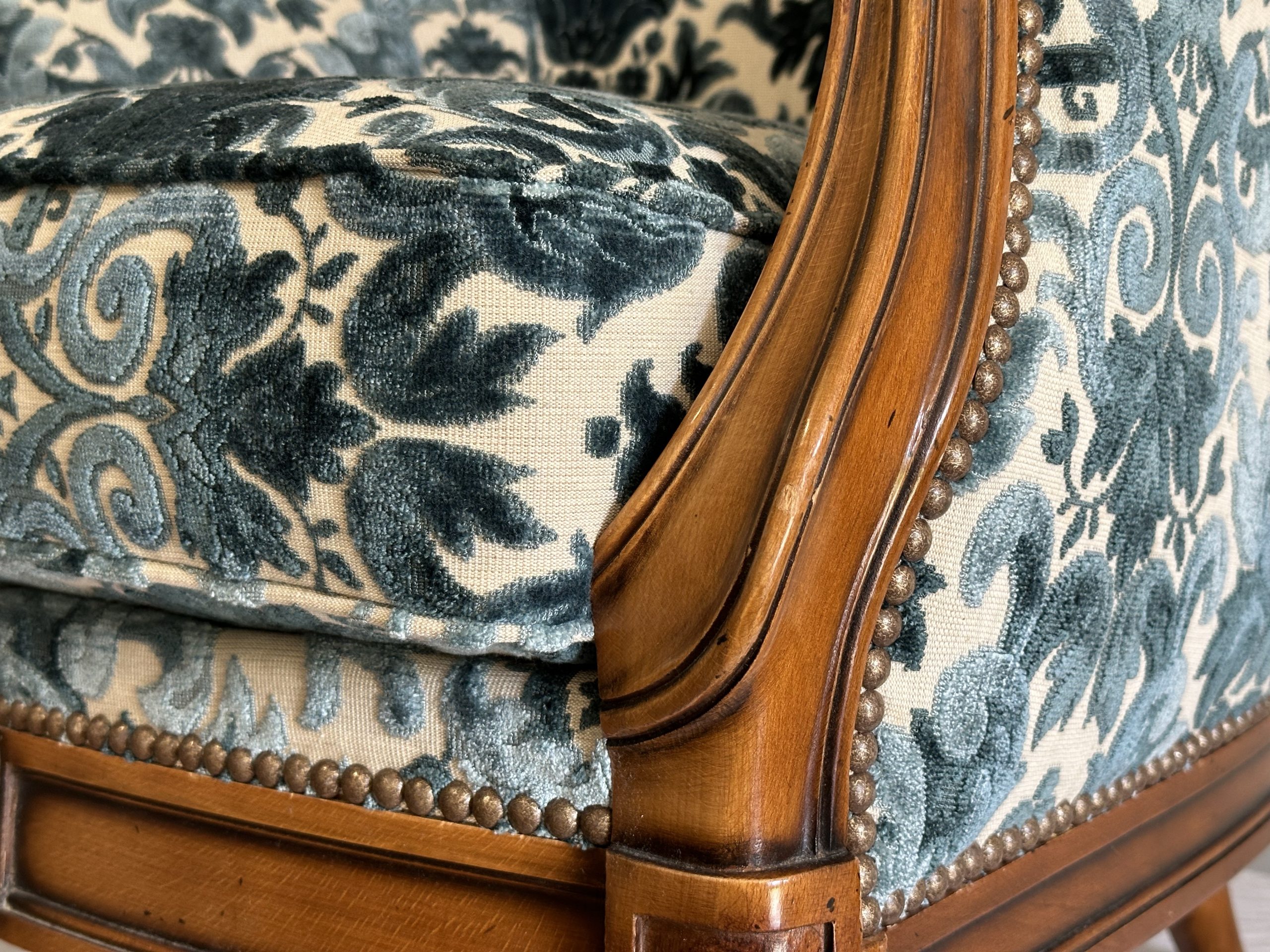Fauteuil ancien nouvel habillage (2023)