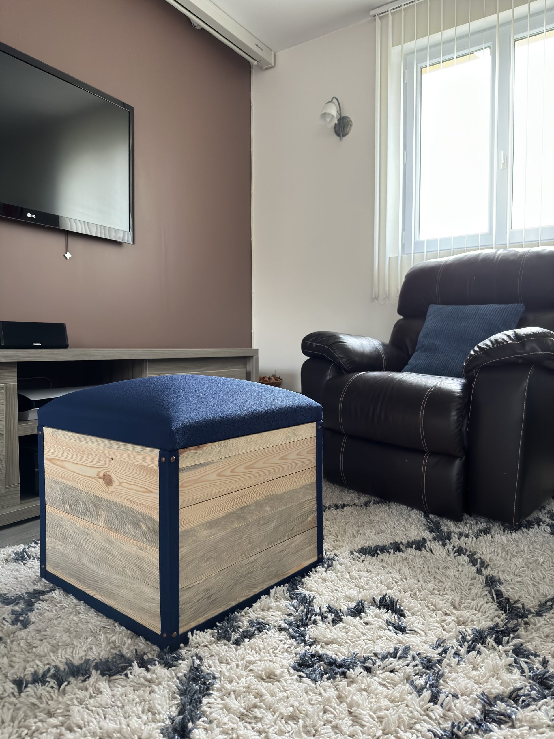 Malle en bois et tissu avec assise