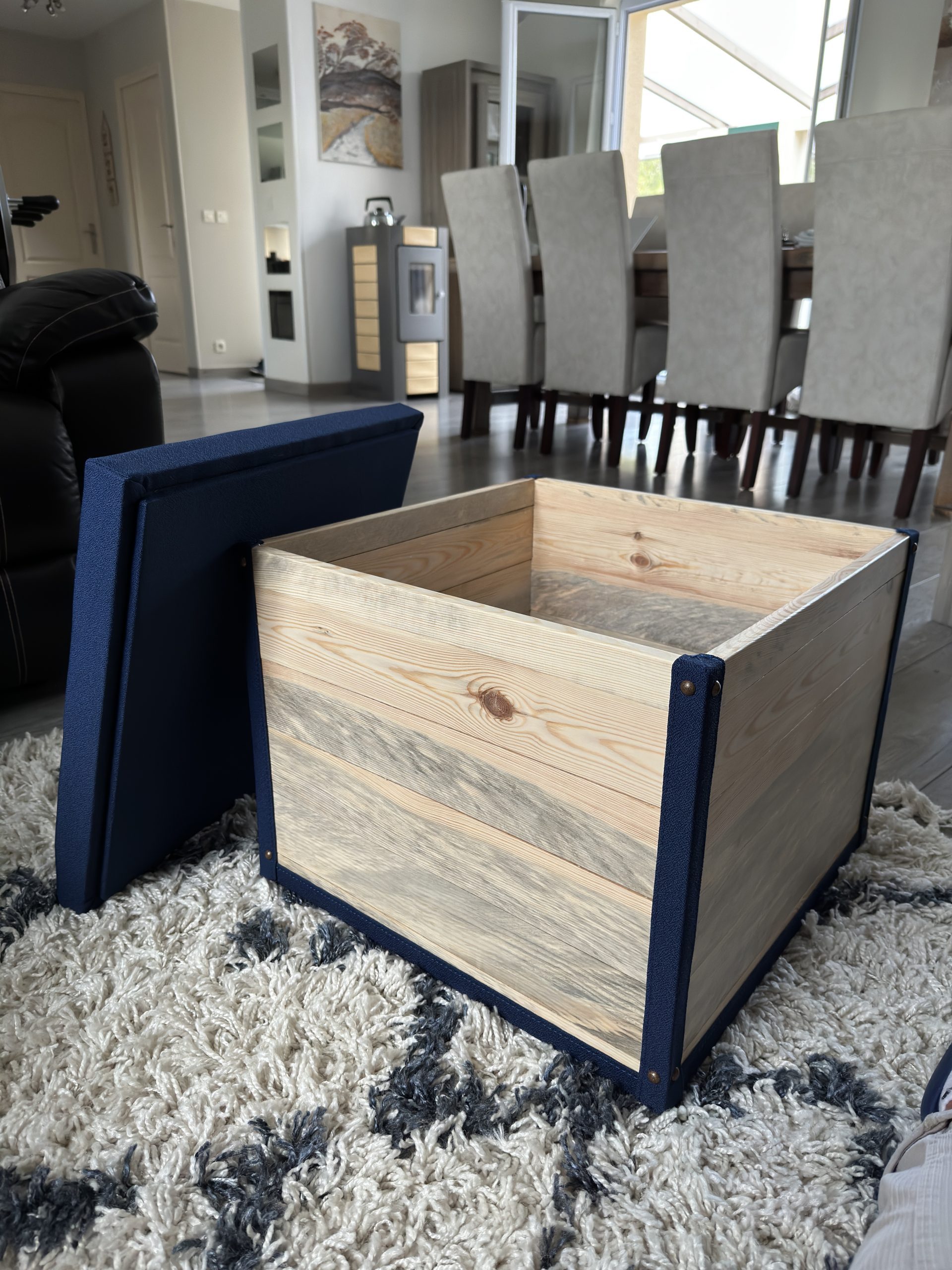 Malle en bois et tissu avec assise